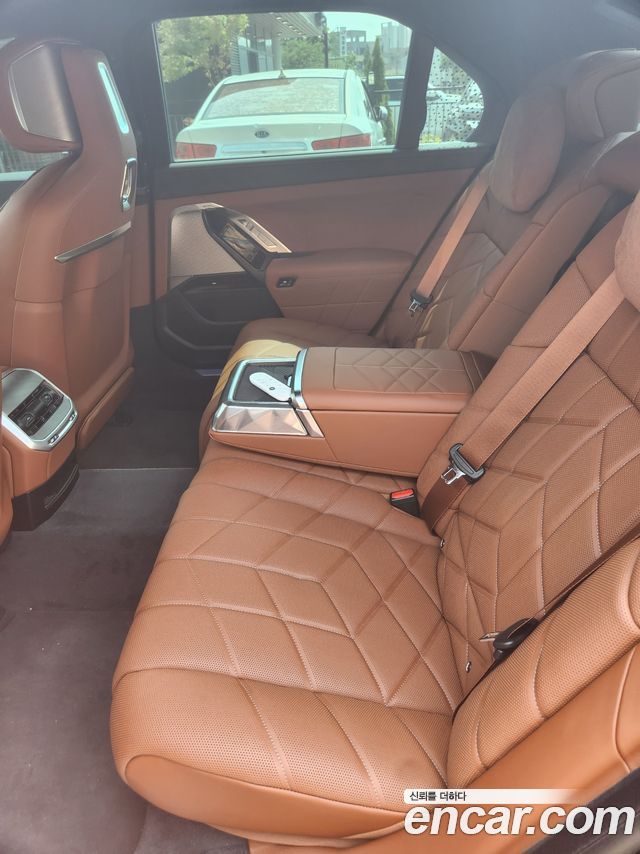 7 series (g70) 740i sDrive Design Pure Excellence