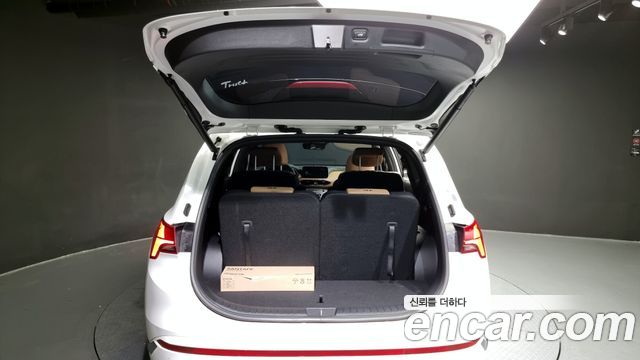 The new santa fe HEV 1.6 2WD Calligraphy