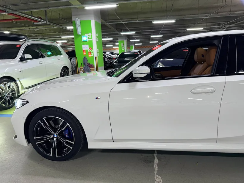 BMW 320i M Sport сбоку