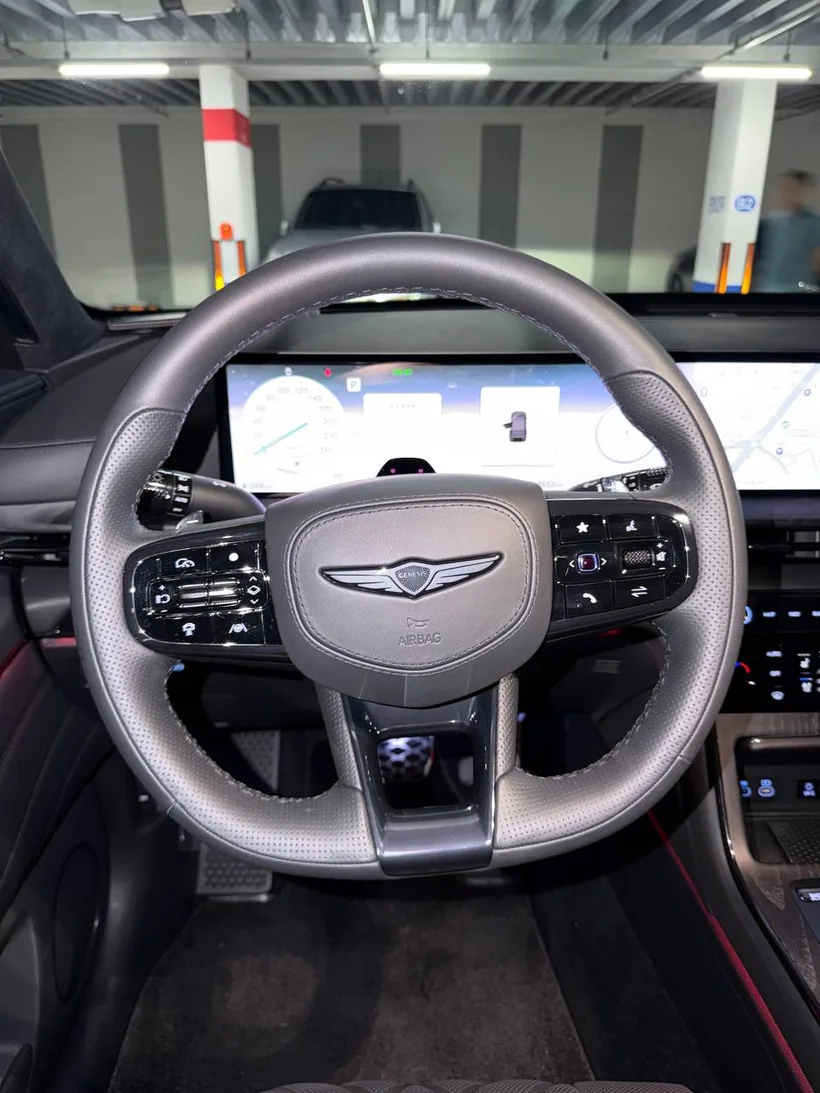 Genesis GV80 Coupe салон, руль Genesis