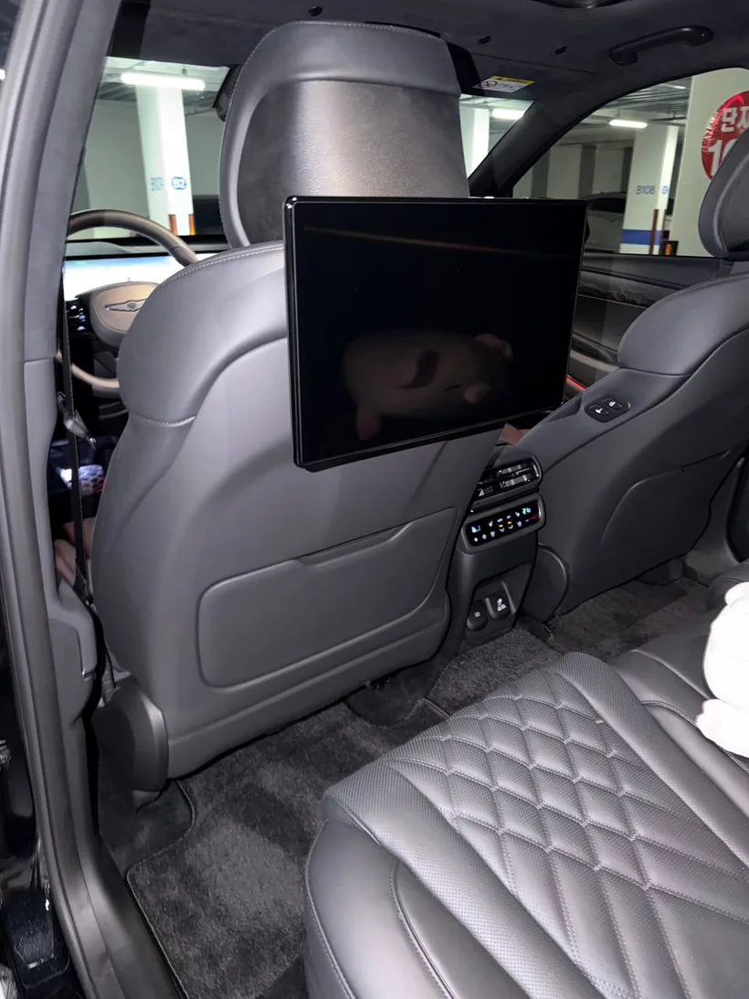 Genesis GV80 Coupe экран для задних пассажиров