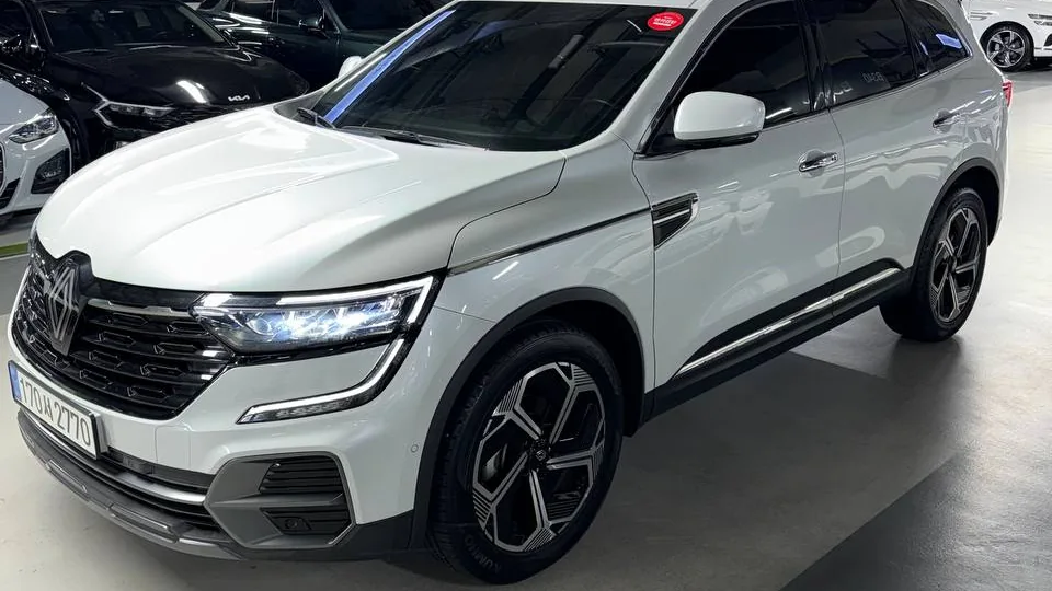Renault Samsung QM6 из Кореи — вид спереди 3/4
