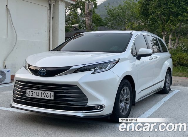 Toyota Sienna 4th generation 2.5 Hybrid AWD